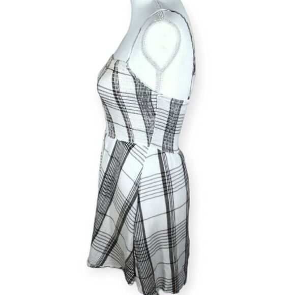 FOREVER 21 SMOCKED GRAY & WHITE PLAID DRESS SZ.S EUC. - Picture 4 of 7